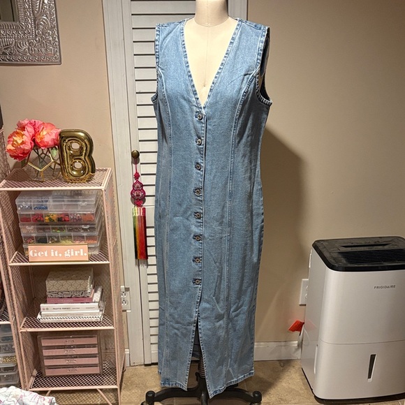 Abercrombie & Fitch Dresses & Skirts - Abercrombie & Fitch denim maxi dress